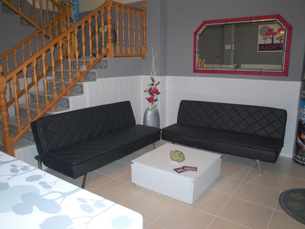 Hostal El Parque San Martin De La Vega Exterior photo